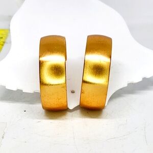 Vintage Monet Signed Brushed Chunky Wide Hoop Gold Tone Clip On Earrings Classic